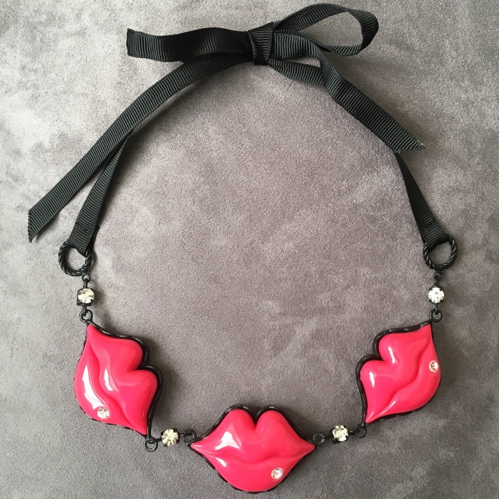 ✖️ sold ✖️Betsey Johnson First Date Hot Lips